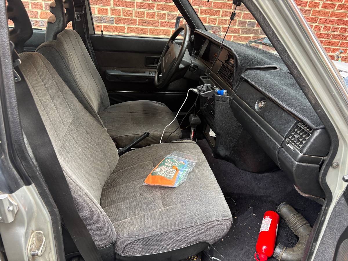 Volvo-240-1991-grey-2