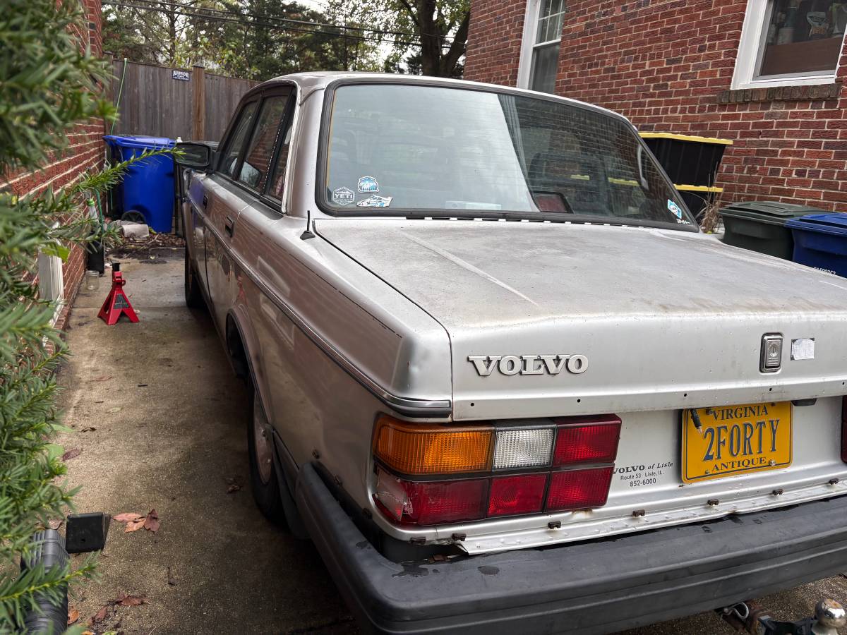 Volvo-240-1991-grey-4