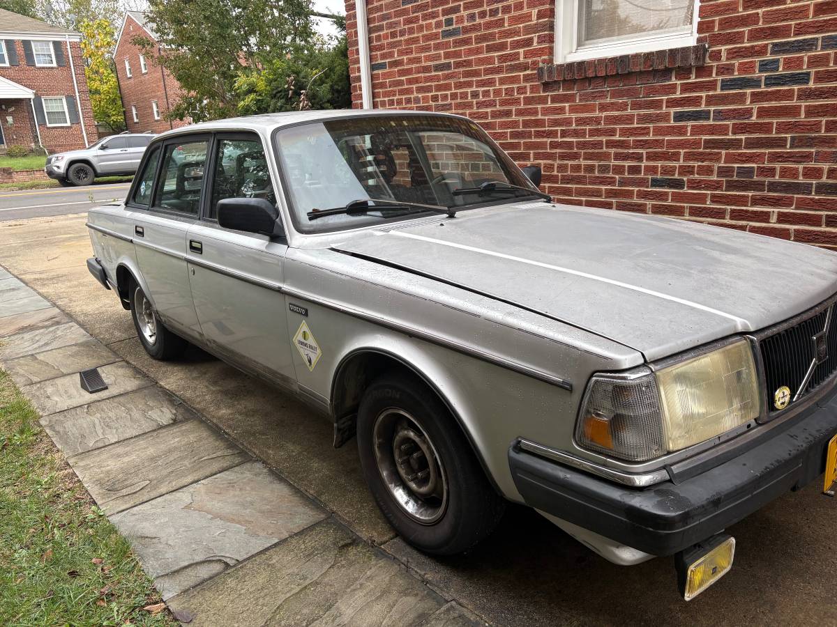 Volvo-240-1991-grey-5