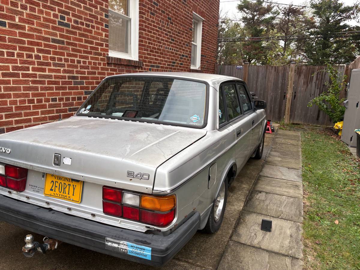Volvo-240-1991-grey-6