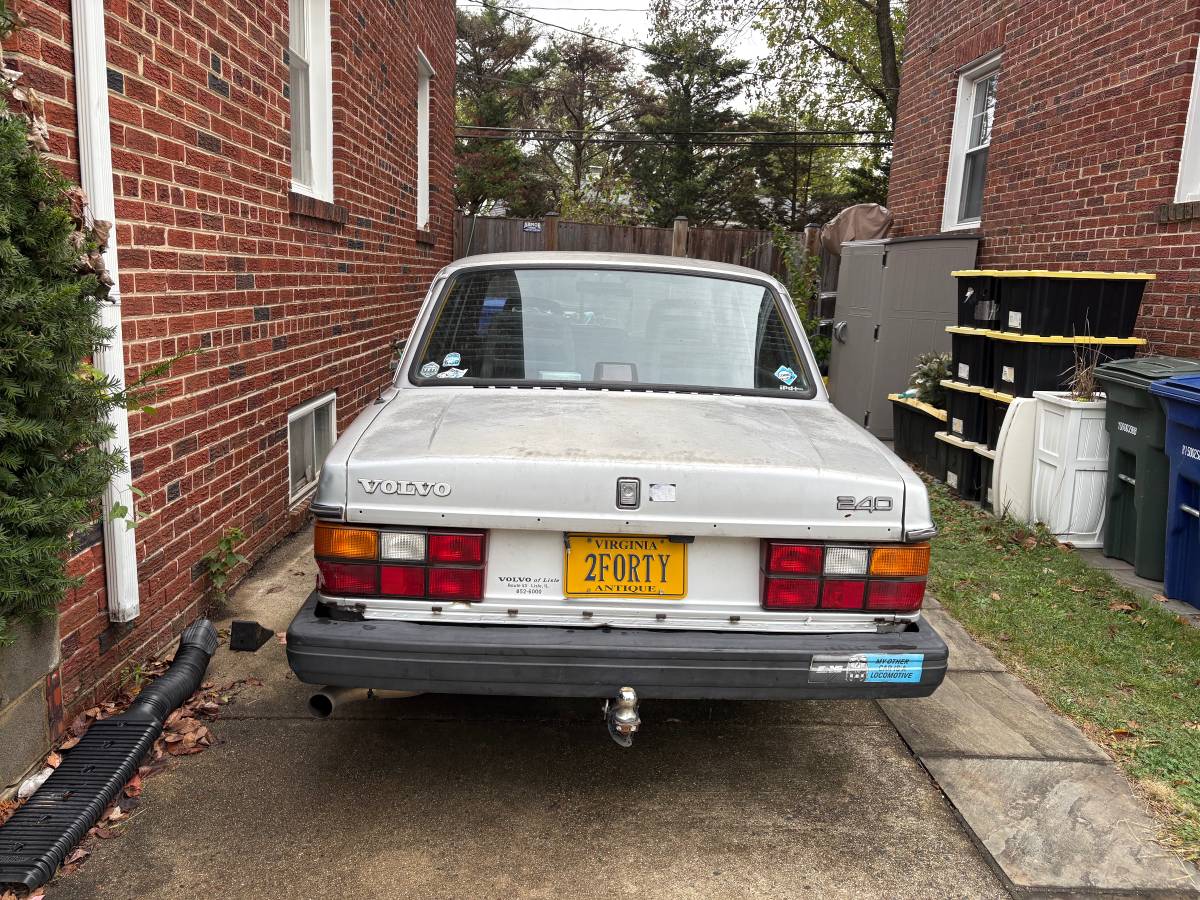 Volvo-240-1991-grey-7