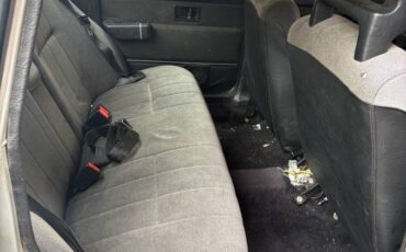 Volvo-240-1991-grey-8