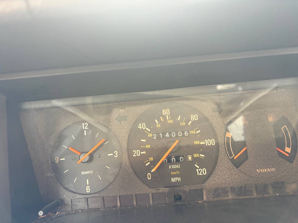 Volvo-240-1991-grey-9