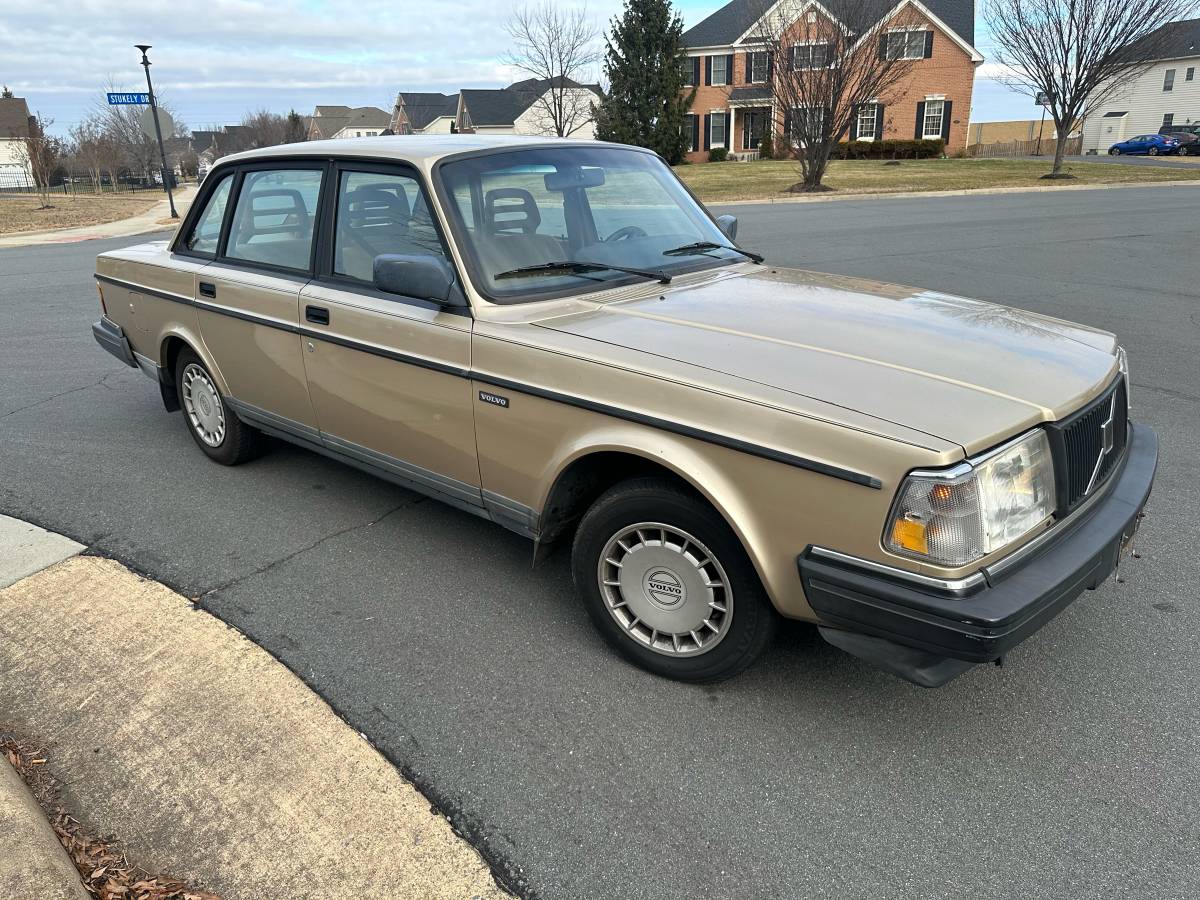 Volvo-240-1992-yellow-1