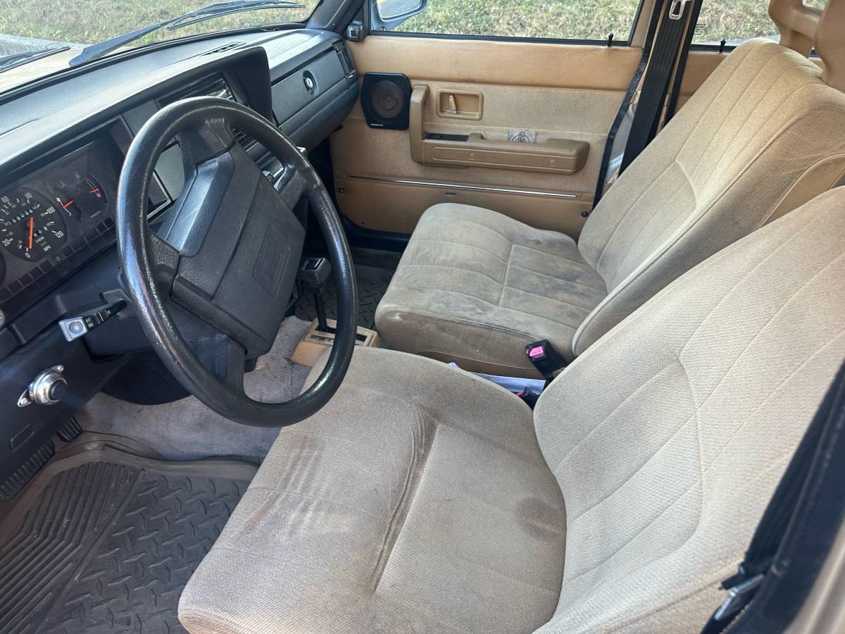 Volvo-240-1992-yellow-12