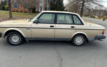 Volvo-240-1992-yellow-2