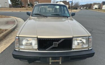 Volvo-240-1992-yellow