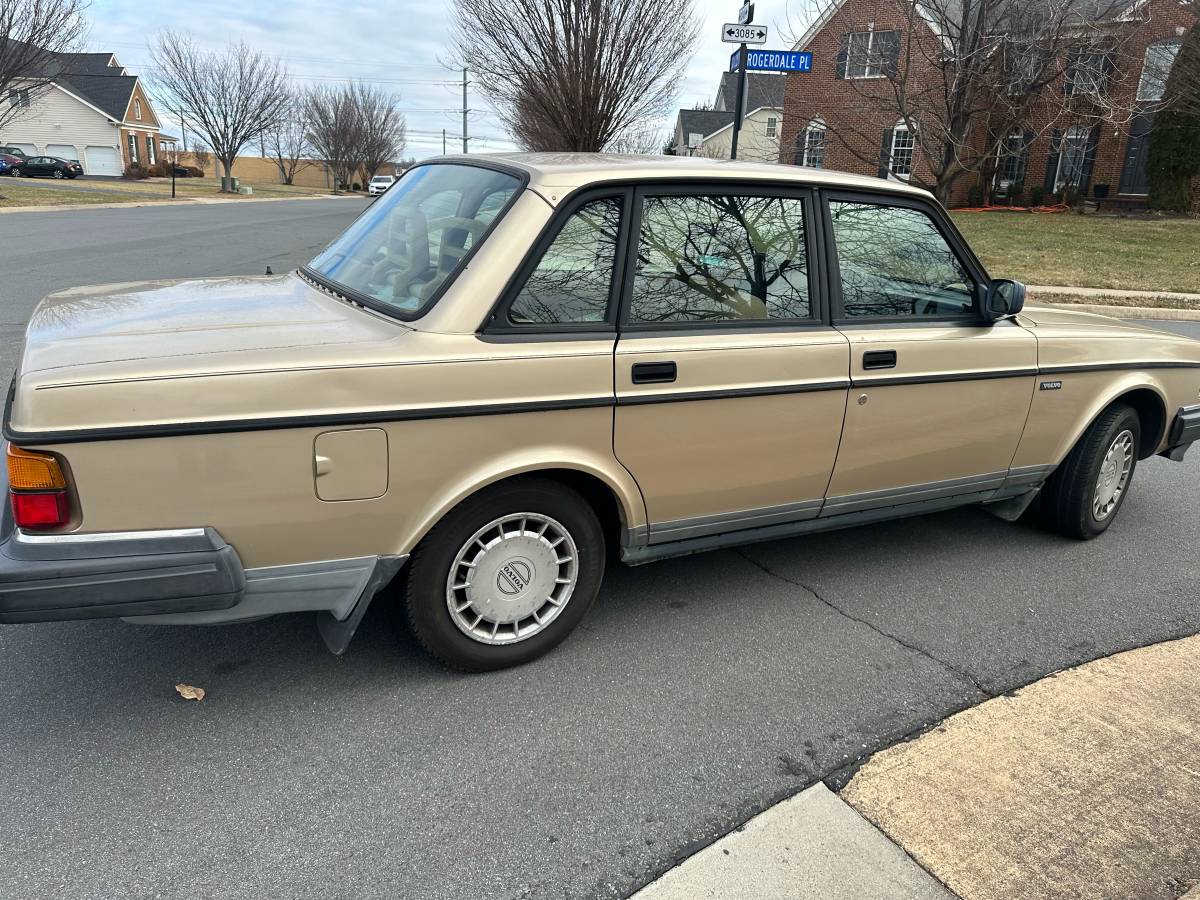 Volvo-240-1992-yellow-4