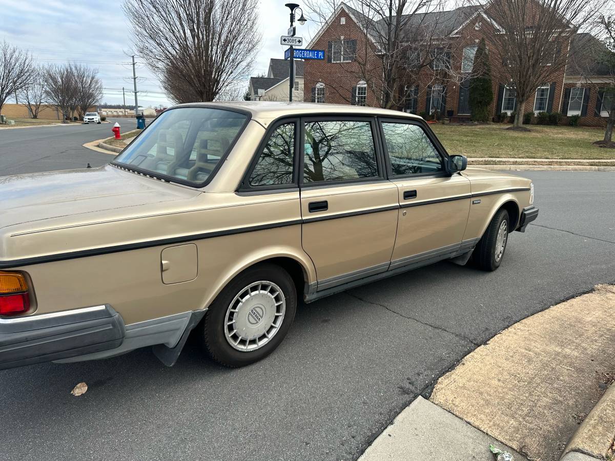 Volvo-240-1992-yellow-5