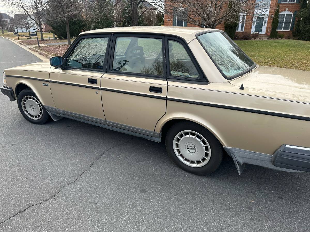 Volvo-240-1992-yellow-6