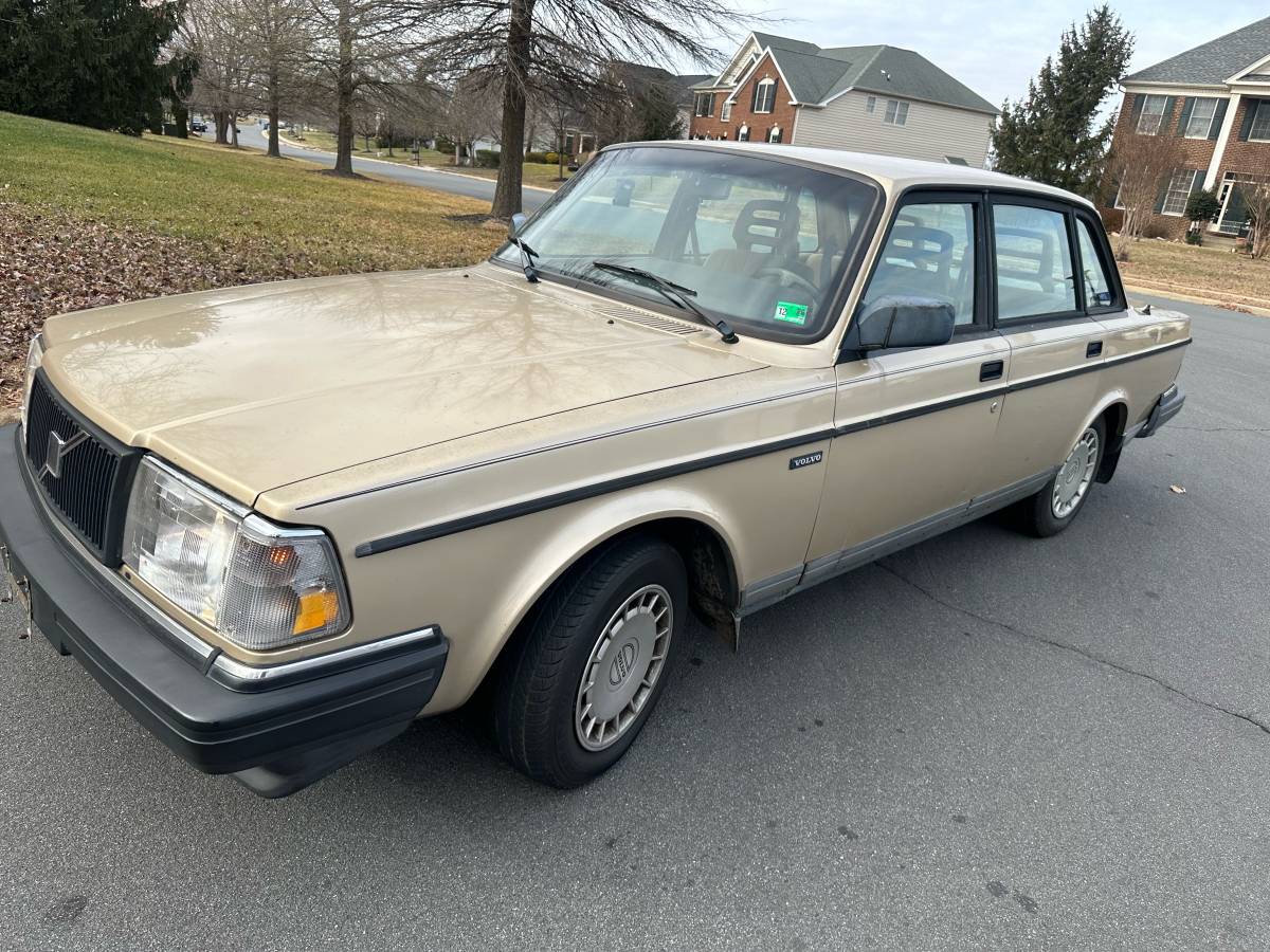 Volvo-240-1992-yellow-7