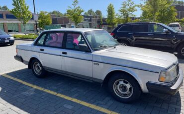 Volvo-240-1993-silver-1