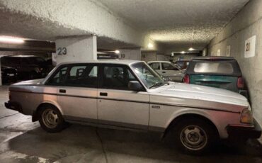 Volvo-240-1993-silver-2