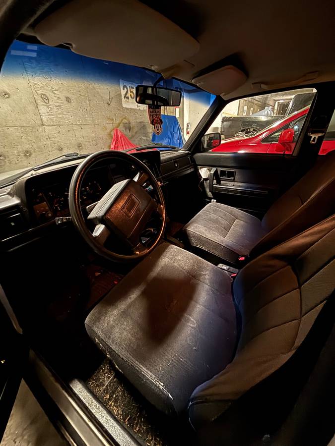 Volvo-240-1993-silver-4