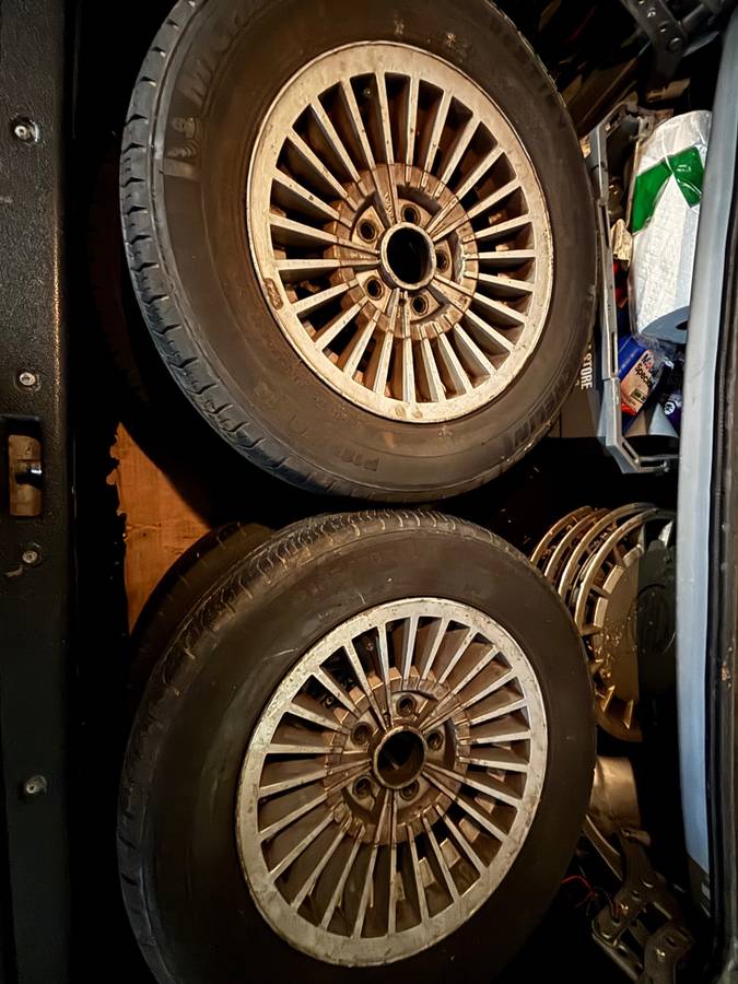 Volvo-240-1993-silver-6