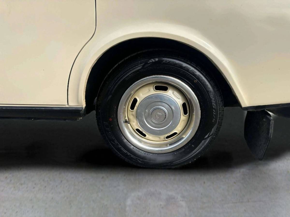 Volvo-240-dl-4d-sedan-1982-13