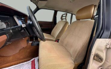 Volvo-240-dl-4d-sedan-1982-21