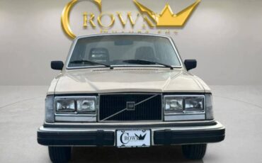 Volvo-240-dl-4d-sedan-1982-30