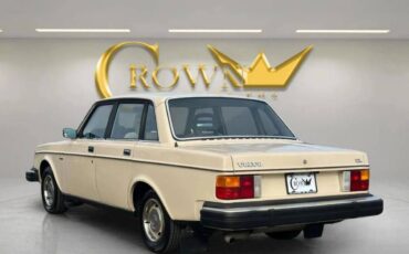 Volvo-240-dl-4d-sedan-1982-34