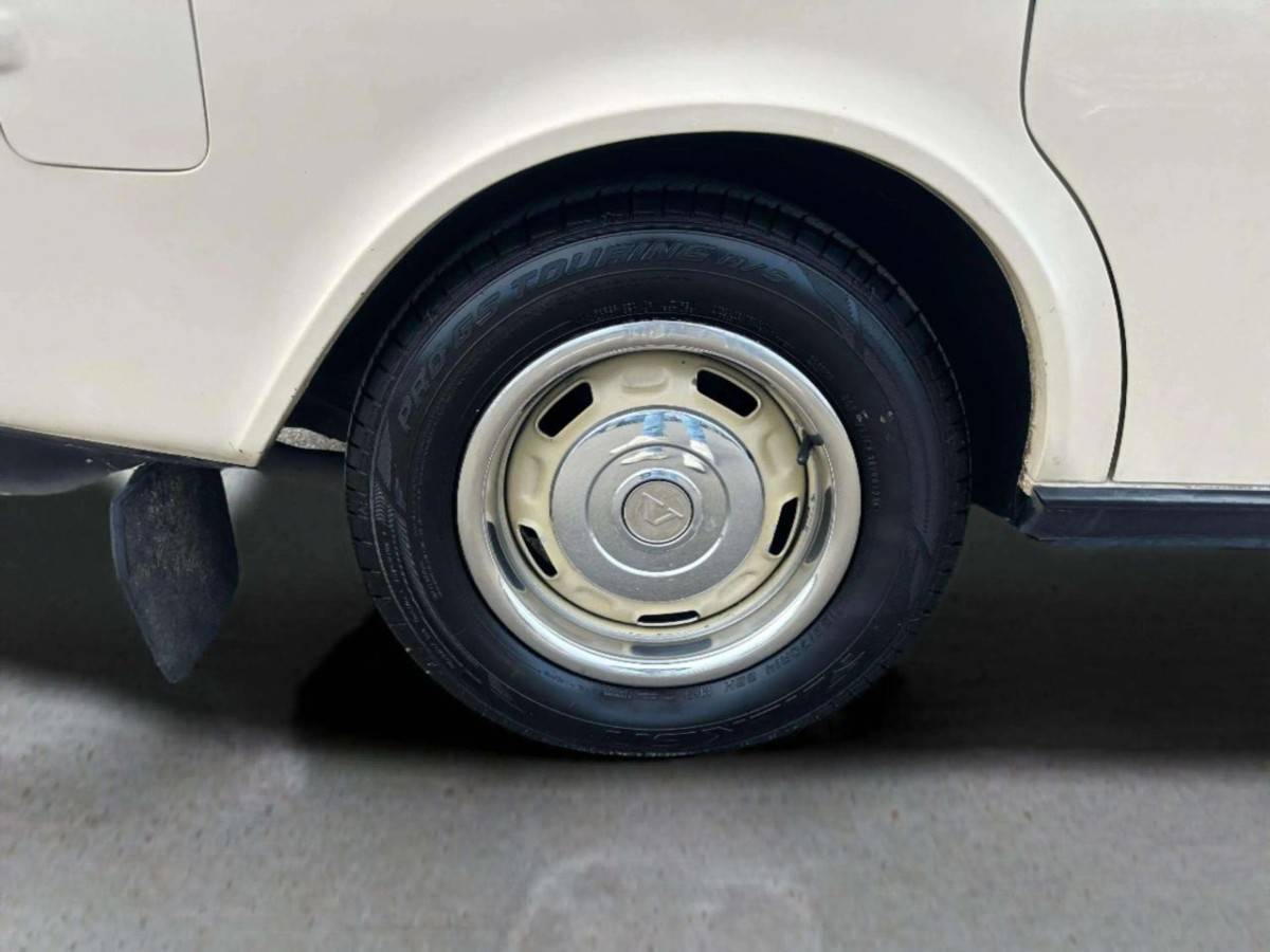 Volvo-240-dl-4d-sedan-1982-38