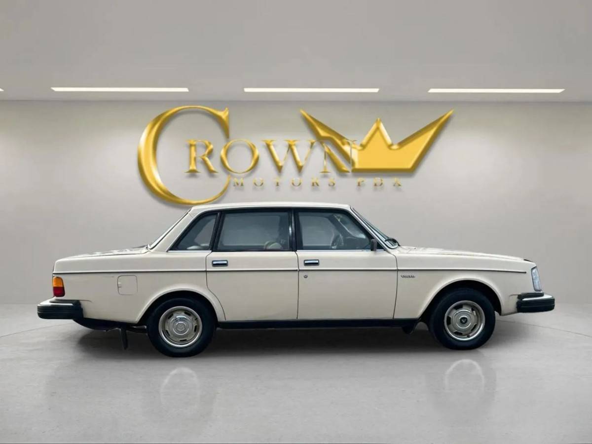 Volvo-240-dl-4d-sedan-1982-7