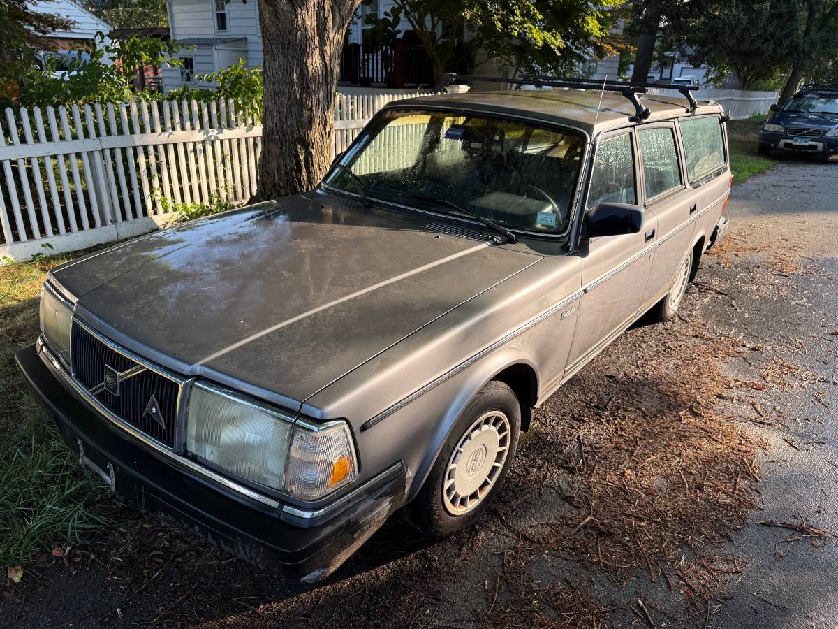 Volvo-240-dl-wagon-1987-grey-1