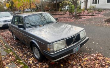 Volvo-240-sedan-1991-1