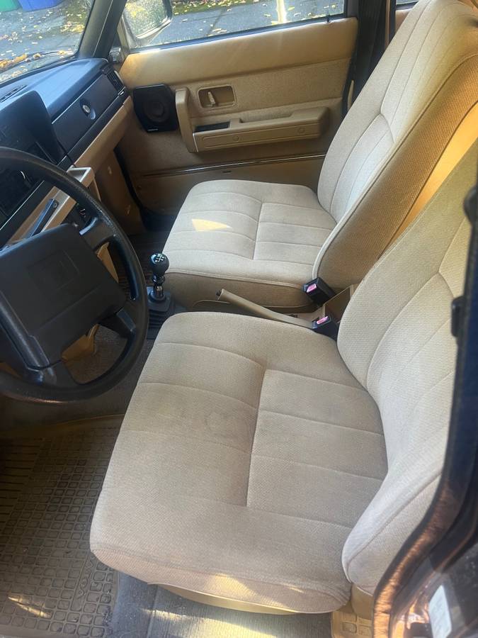 Volvo-240-sedan-1991-3