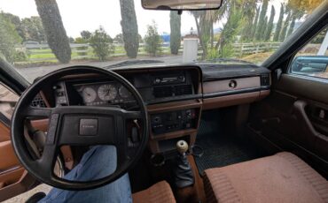 Volvo-240-series-1981-10