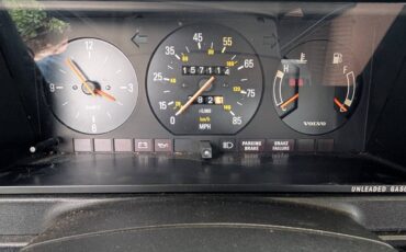 Volvo-240-series-1981-12