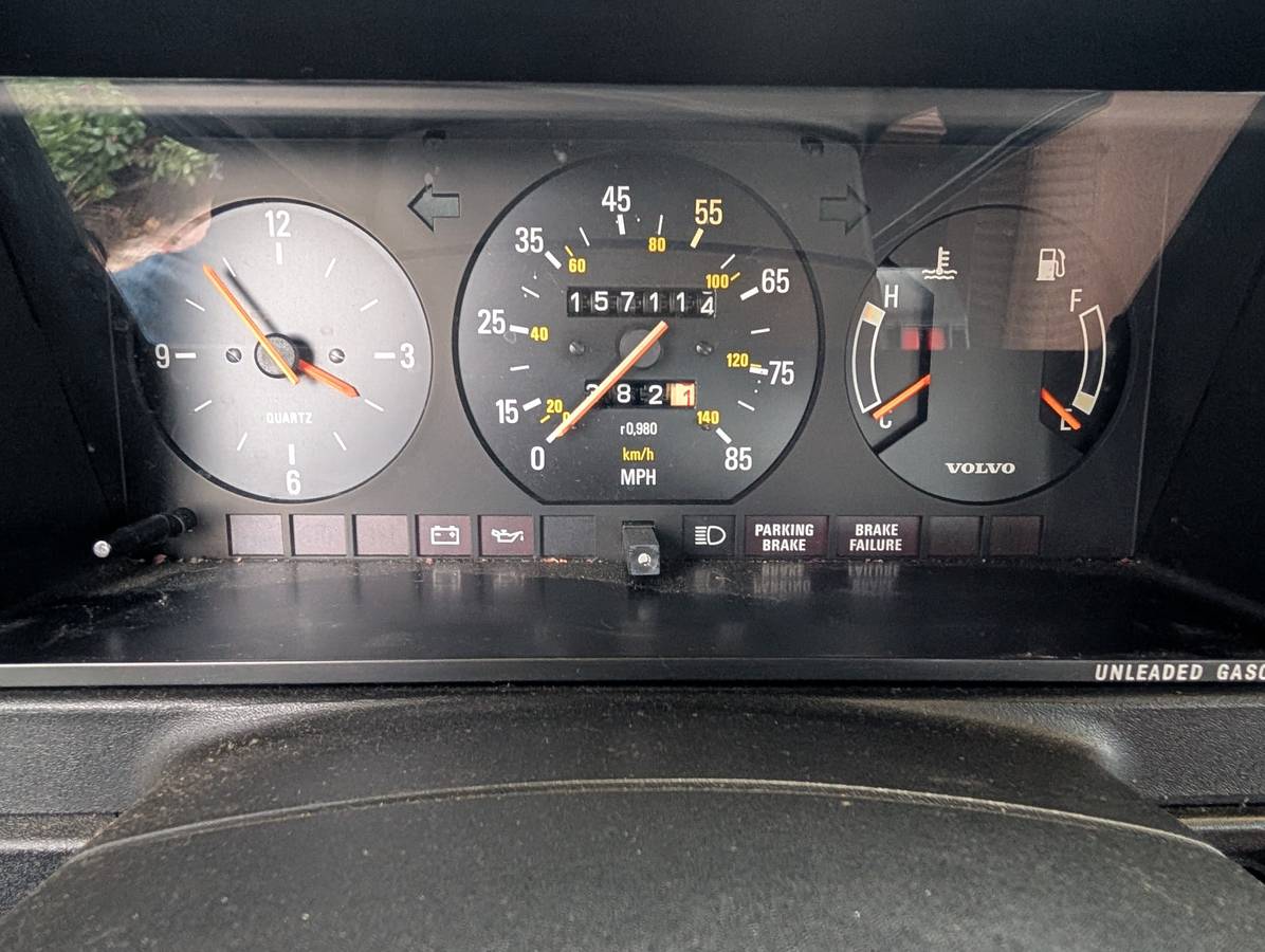 Volvo-240-series-1981-12