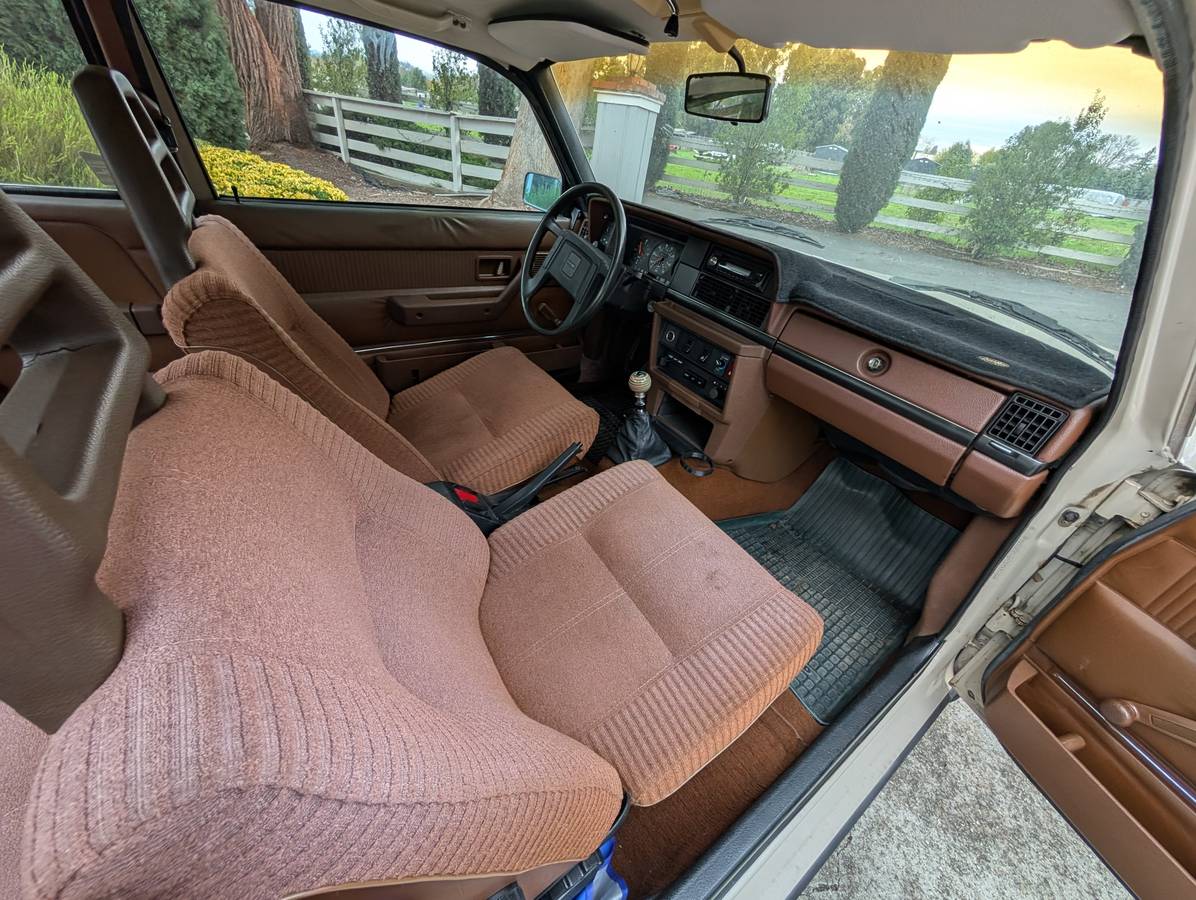 Volvo-240-series-1981-15