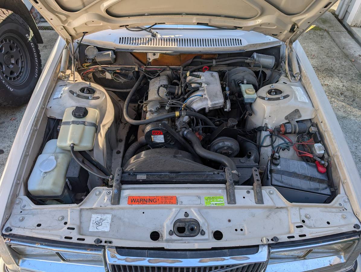 Volvo-240-series-1981-19