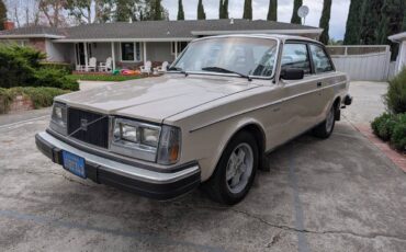 Volvo-240-series-1981-2