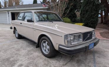 Volvo-240-series-1981