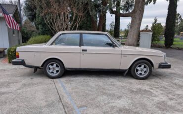 Volvo-240-series-1981-7