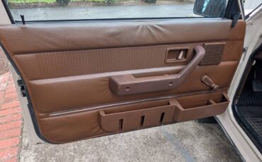 Volvo-240-series-1981-8