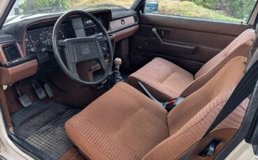 Volvo-240-series-1981-9