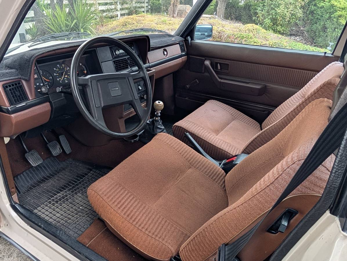Volvo-240-series-1981-9