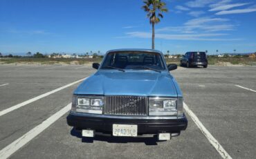 Volvo-240-series-1984-blue-1