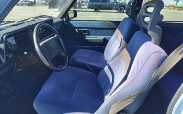 Volvo-240-series-1984-blue-11