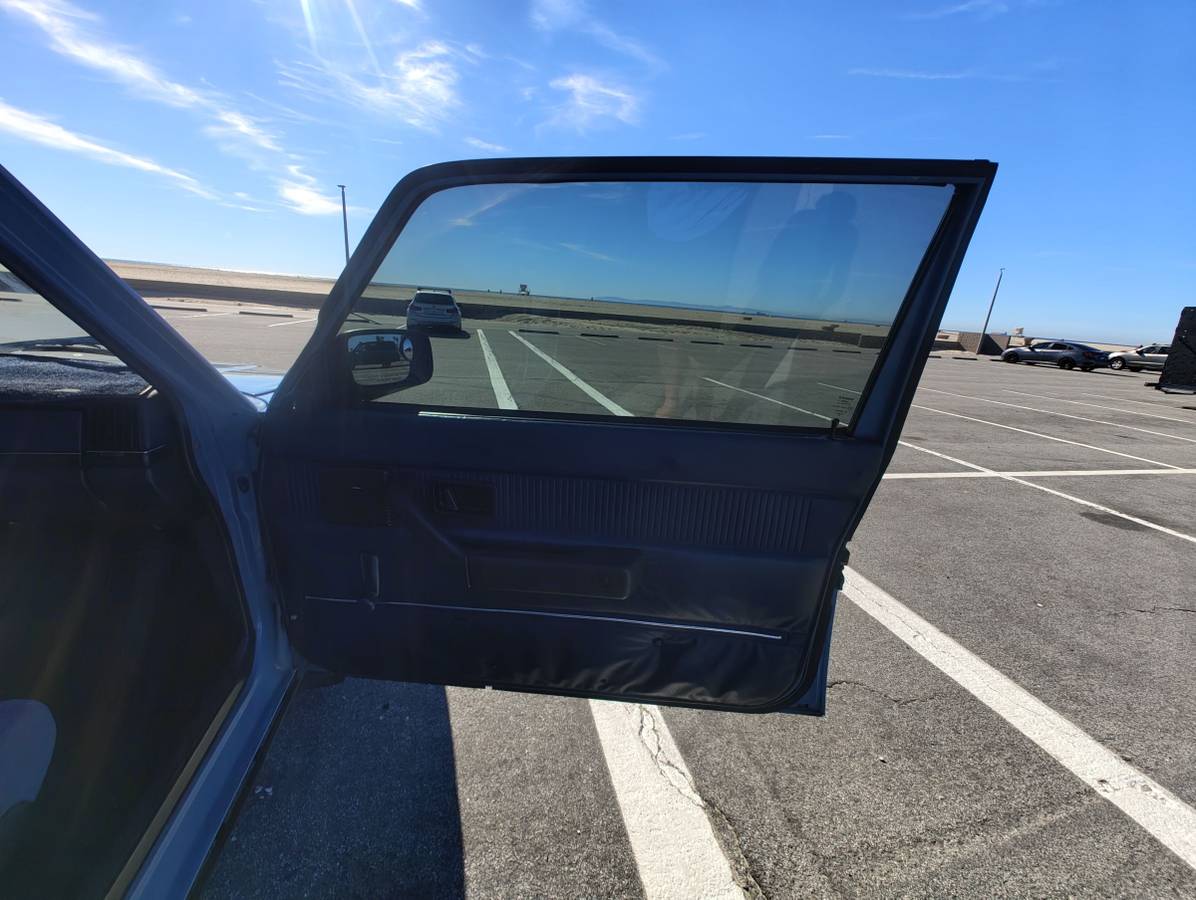 Volvo-240-series-1984-blue-14