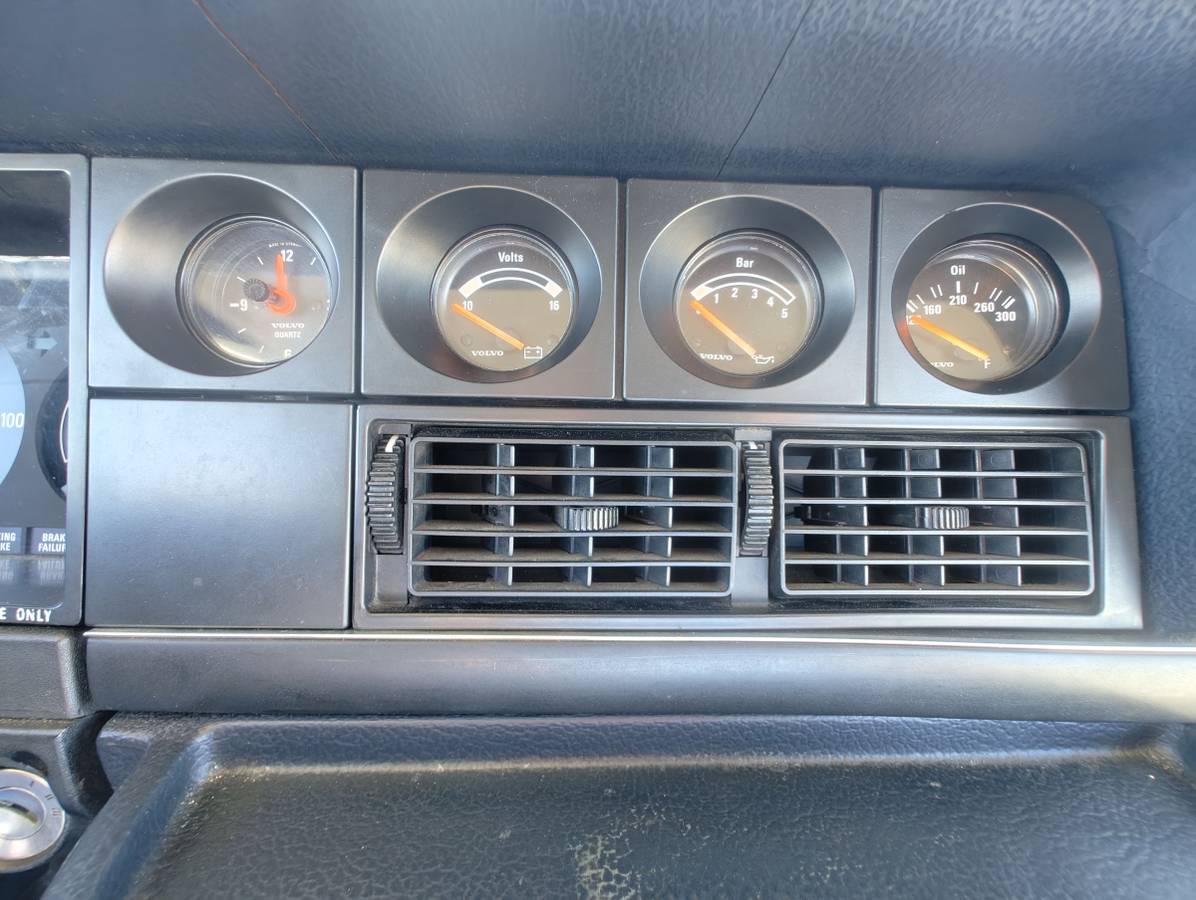 Volvo-240-series-1984-blue-18