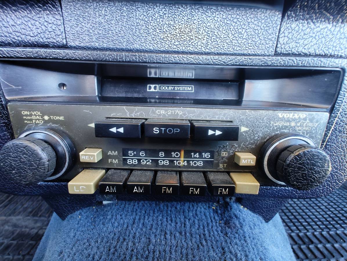 Volvo-240-series-1984-blue-20