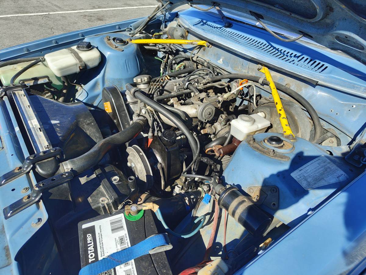 Volvo-240-series-1984-blue-21