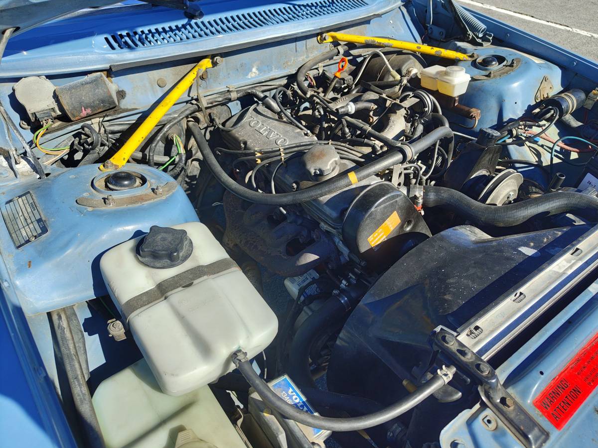 Volvo-240-series-1984-blue-22
