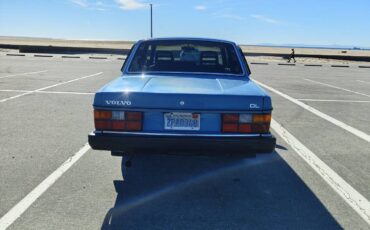 Volvo-240-series-1984-blue-3