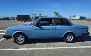 Volvo-240-series-1984-blue
