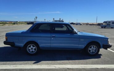 Volvo-240-series-1984-blue-5