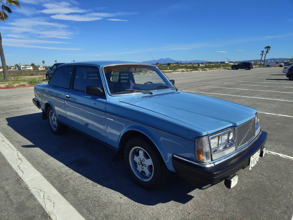 Volvo-240-series-1984-blue-6